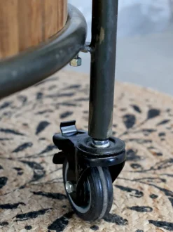 Chic Antique Display auf Rädern mit 3 Regalen und 3 Holzkisten