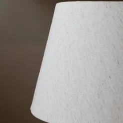 Chic Antique Tischlampe mit Holzfuss und Lampenschirm