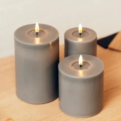 Deluxe Homeart LED Stumpenkerze Real Flame grau