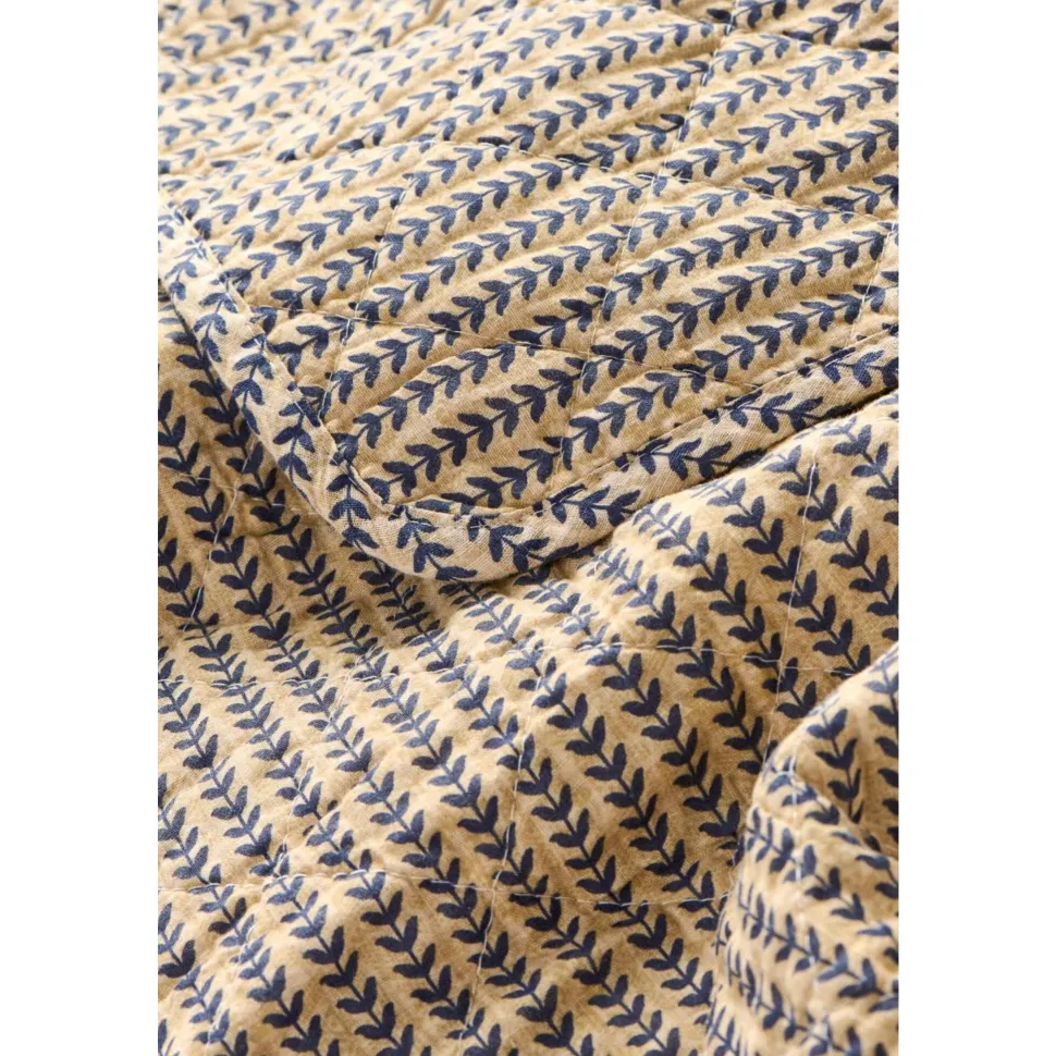 IB Laursen Quilt braun mit dunkelblauen Stängeln